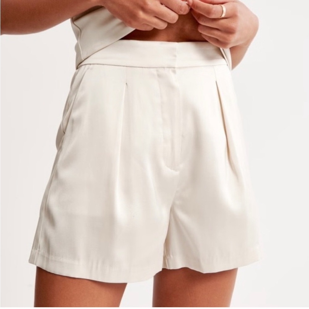 Abercrombie & Fitch High-Waist Light Gray Women’s Shorts